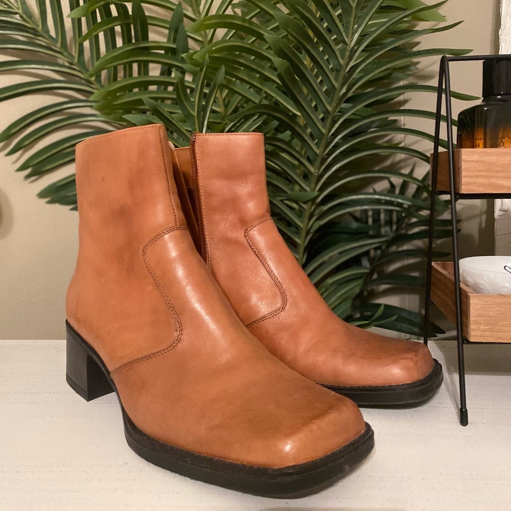 CUTIE BOOTS! Worn once; too big for me!